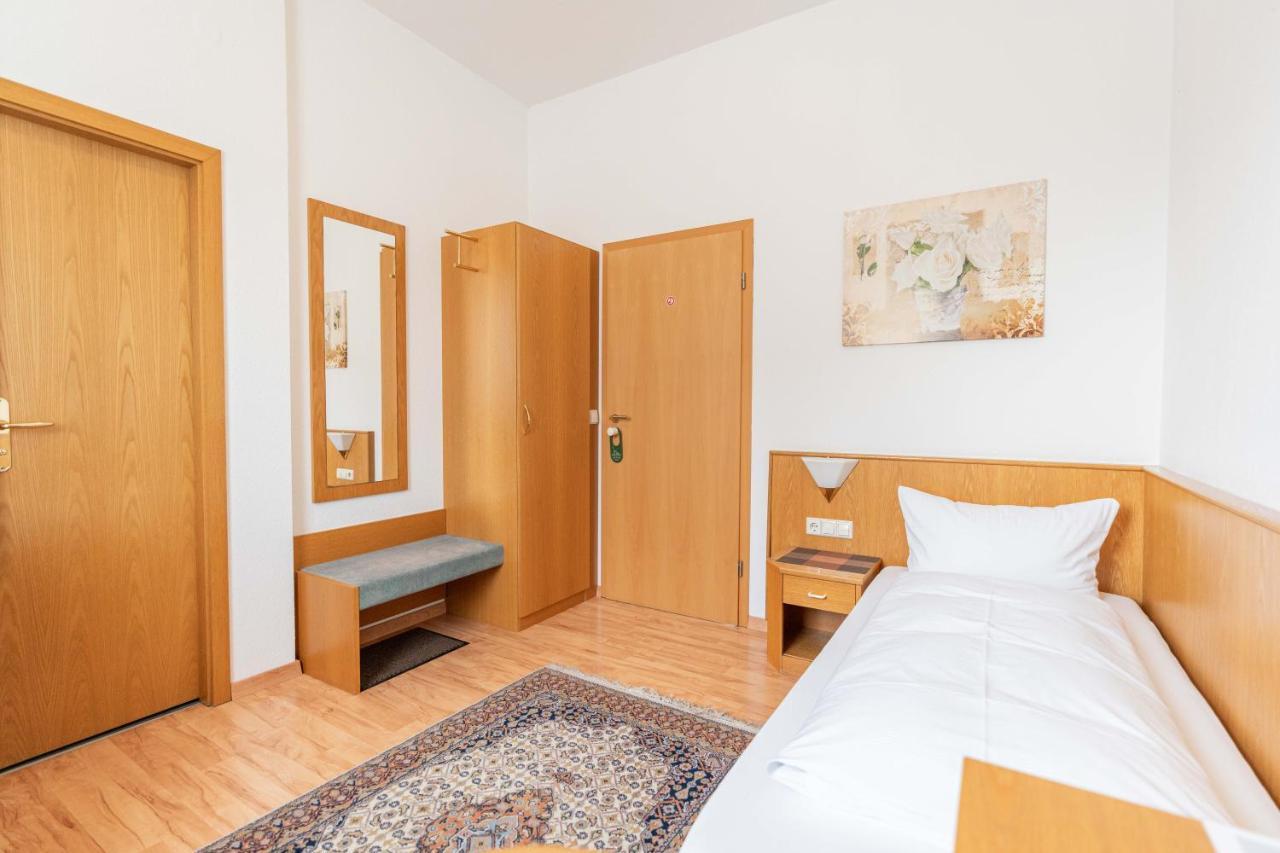 Bed & Breakfast Am Roemerplatz 3*
