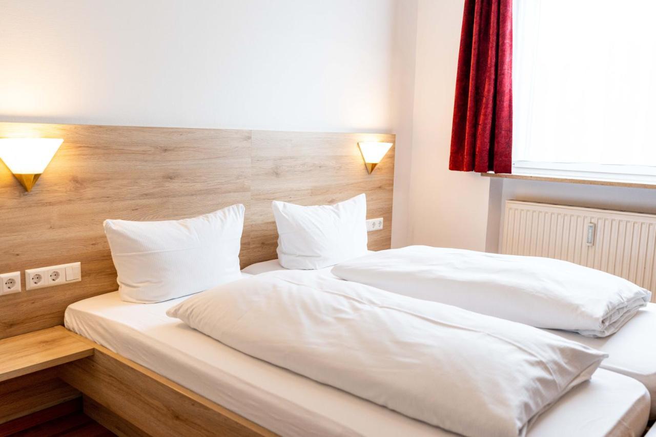 Bed & Breakfast Am Roemerplatz 3*